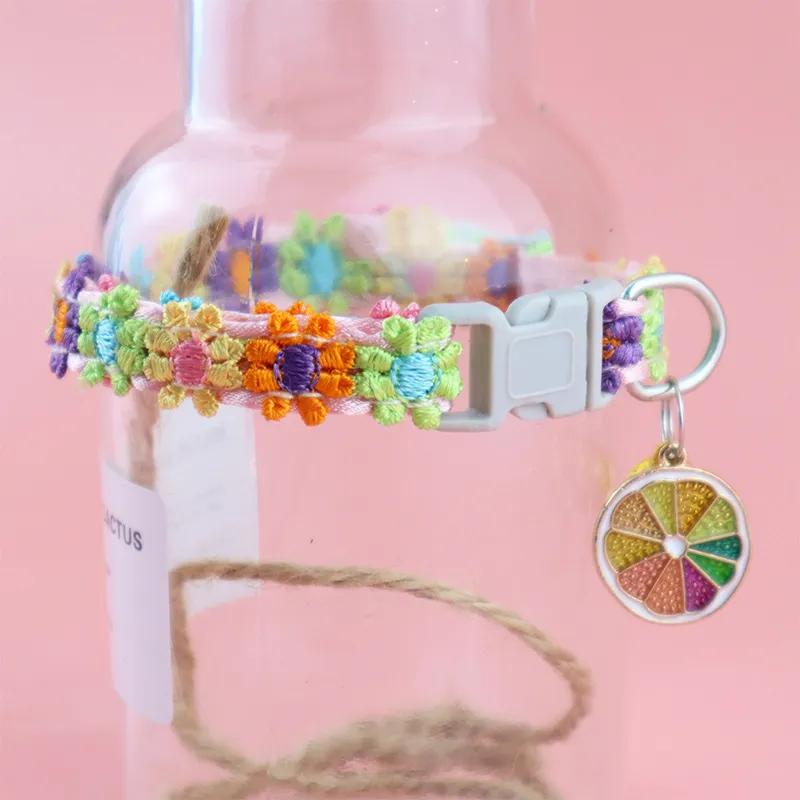 Coleira de Gato com Estampa de Flores e Fivela de Plástico, Coleira Ajustável para Cães Pequenos, Médios e Grandes, Presente Fofo para Pets com Sino