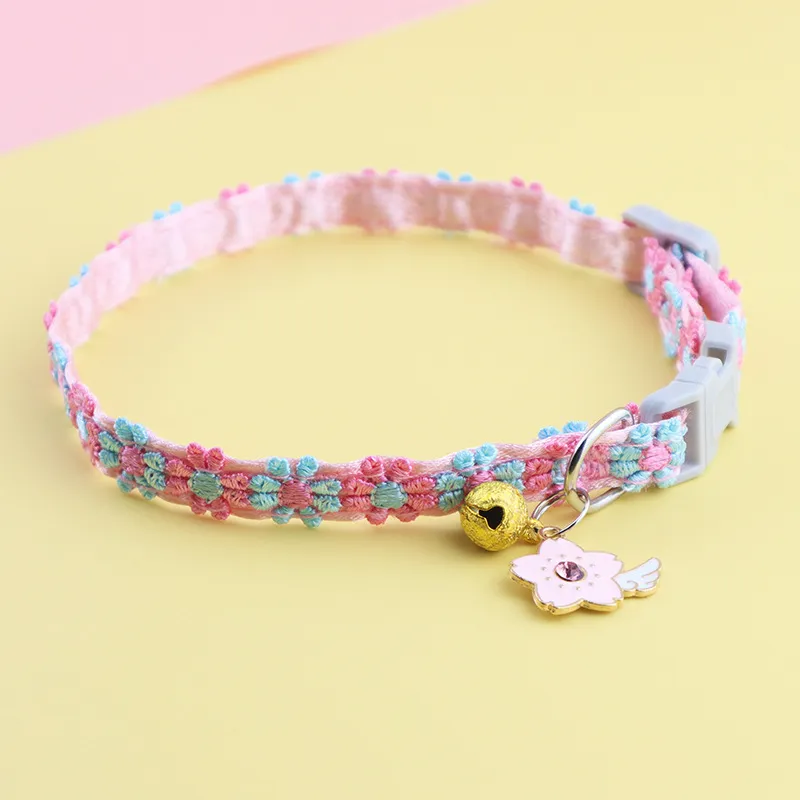Coleira de Gato com Estampa de Flores e Fivela de Plástico, Coleira Ajustável para Cães Pequenos, Médios e Grandes, Presente Fofo para Pets com Sino