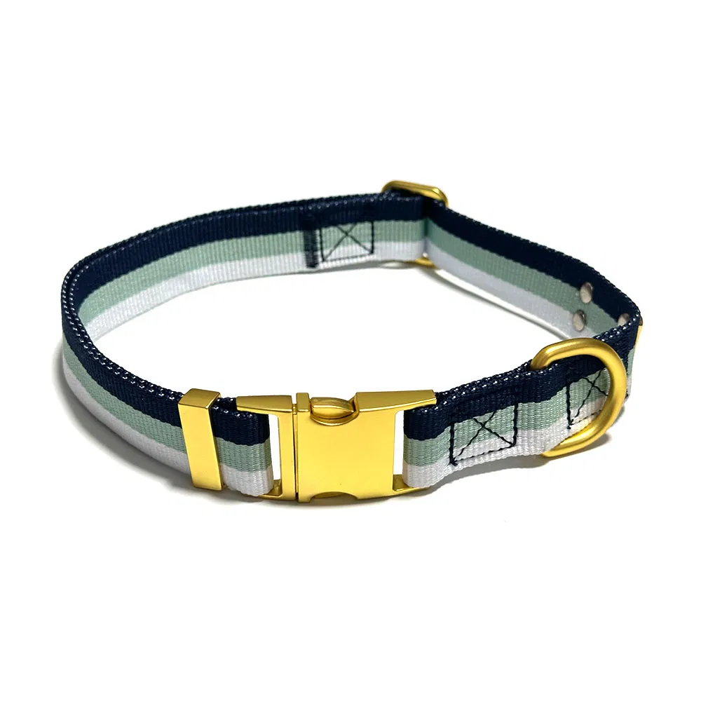 Coleira para cachorro personalizada de luxo, designer, macia, ajustável, confortável, moda, com fecho rápido em metal dourado e logotipo