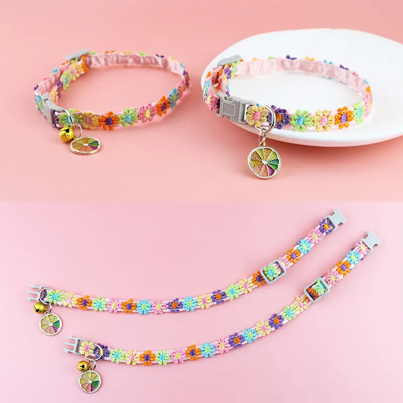 Coleira de Gato com Estampa de Flores e Fivela de Plástico, Coleira Ajustável para Cães Pequenos, Médios e Grandes, Presente Fofo para Pets com Sino