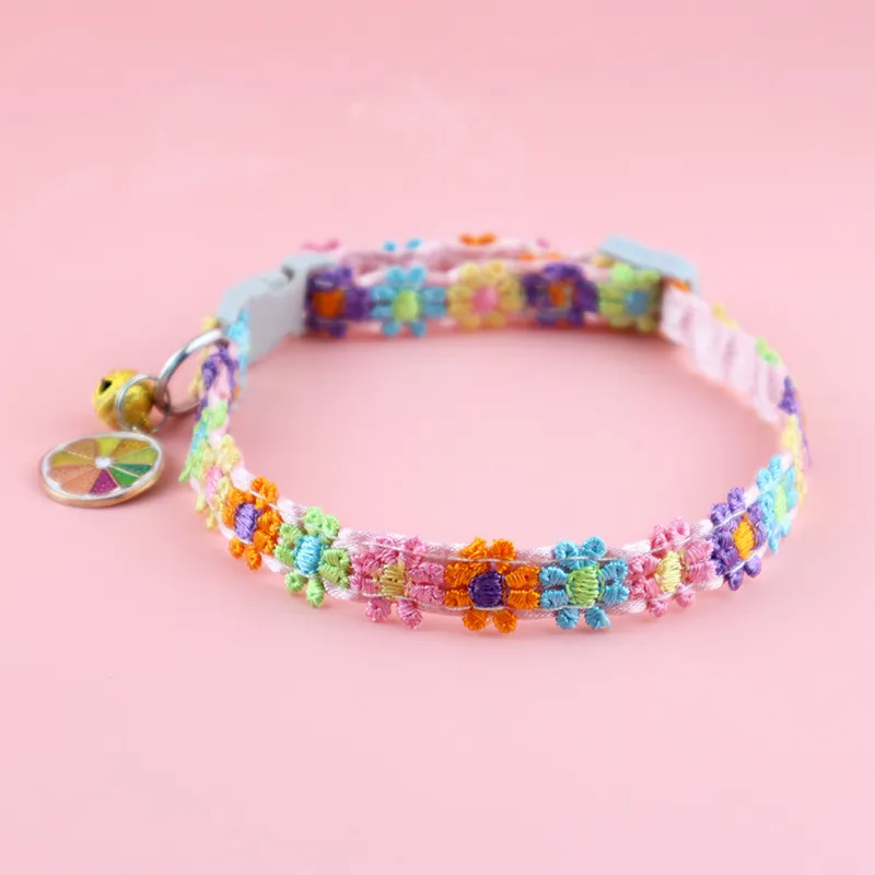 Coleira de Gato com Estampa de Flores e Fivela de Plástico, Coleira Ajustável para Cães Pequenos, Médios e Grandes, Presente Fofo para Pets com Sino