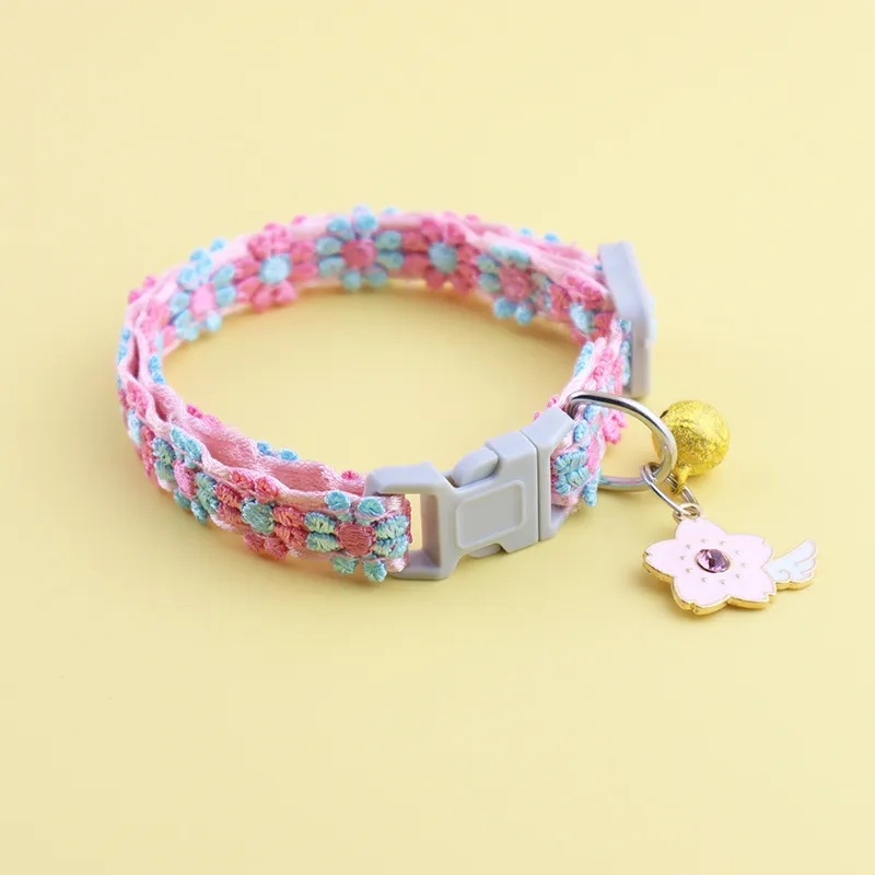 Coleira de Gato com Estampa de Flores e Fivela de Plástico, Coleira Ajustável para Cães Pequenos, Médios e Grandes, Presente Fofo para Pets com Sino