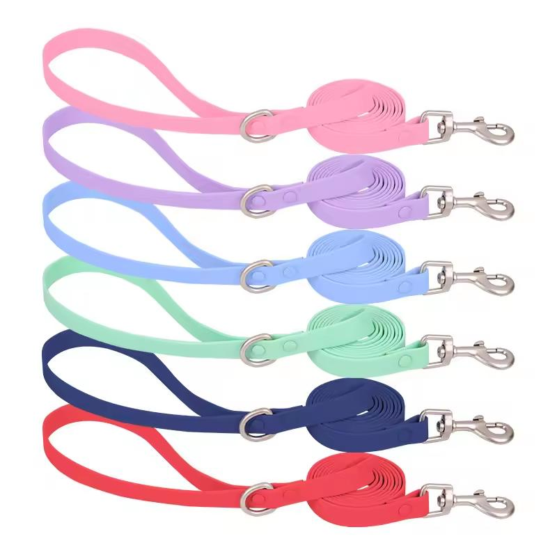 Venda por atacado de coleiras para cães ajustáveis em várias cores, revestidas de PVC e TPU, produto à prova d'água, conjunto de coleira e guia para cães e gatos em nylon
