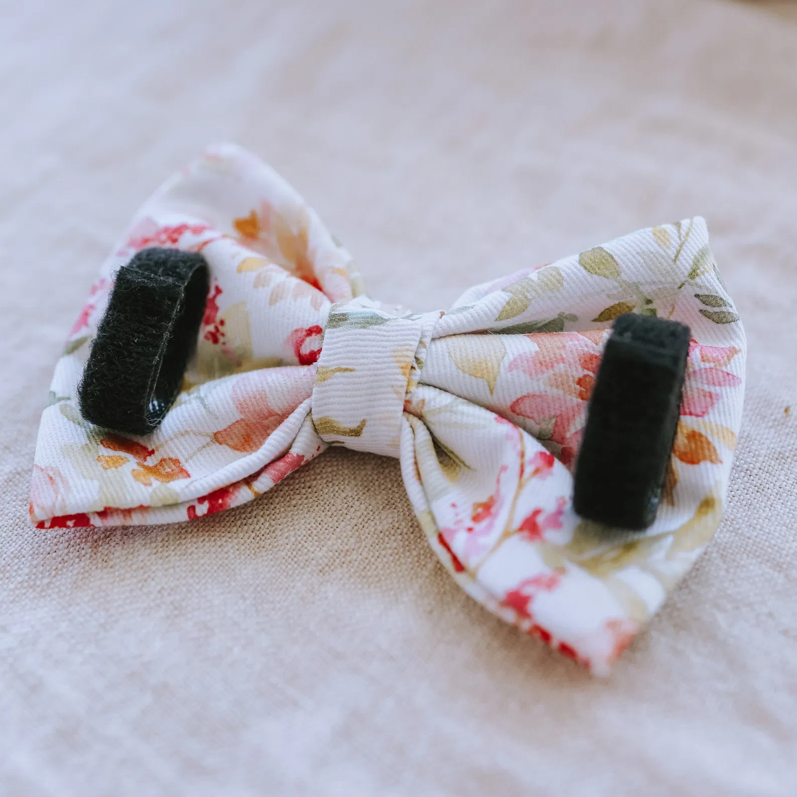 OEM Unique Design Leaves Printing White Cotton Luxury Customized Best Pet Bow Tie Set Innovative Rose Gold Dog Collar Leash