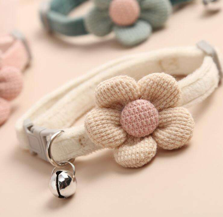 Cute Pet Cat Collar for Small Dog with Bell and Flower for Christmas Lovely Kitty Cheap Fleece for Cat Supply