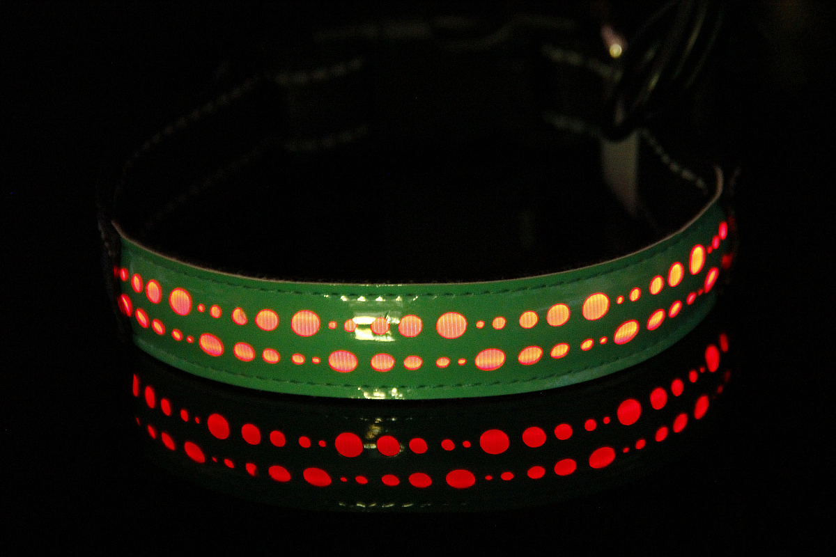 LED Pet Luminous Collar, Nighttime Pet Flashing Neckband, Leather Carved Fiber Optic Glowing Collar Directly Supplied by Manufacturers