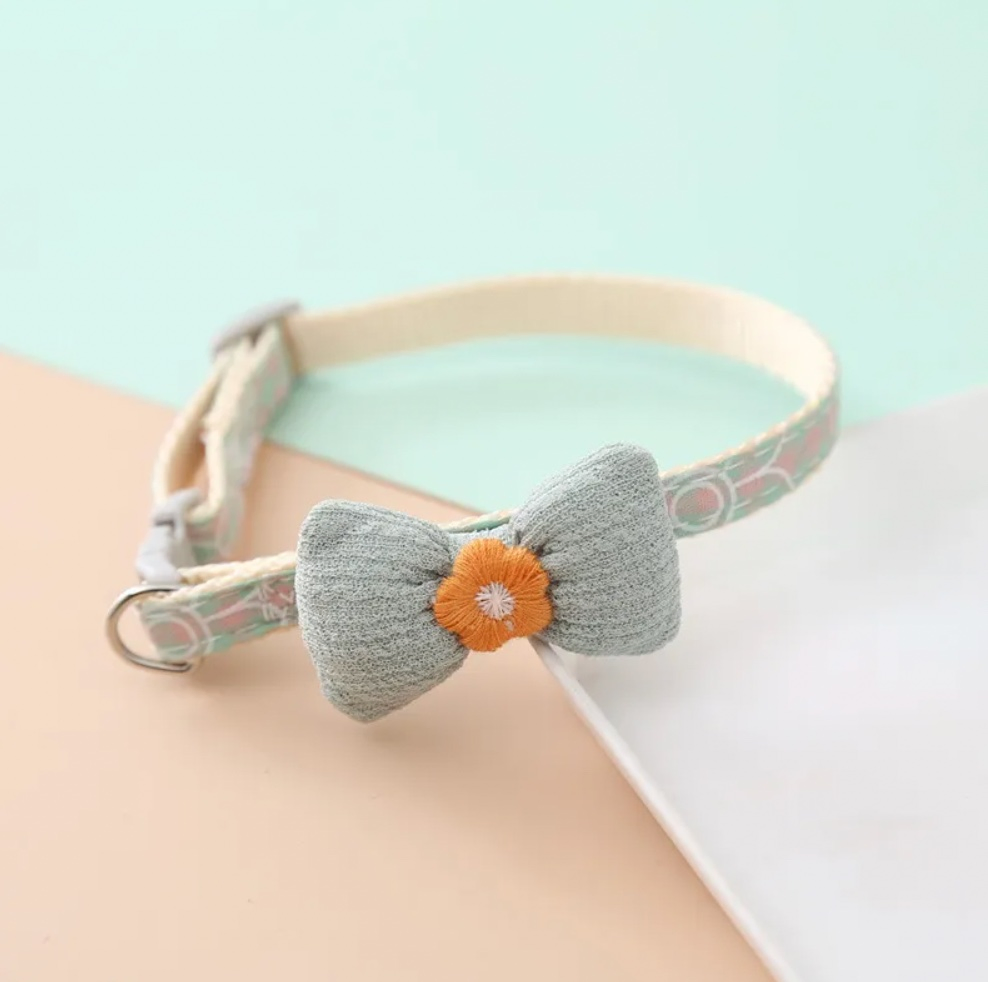 Lovely Looking New Design Cat Collar Cute Cartoon Flower Bow with Bell