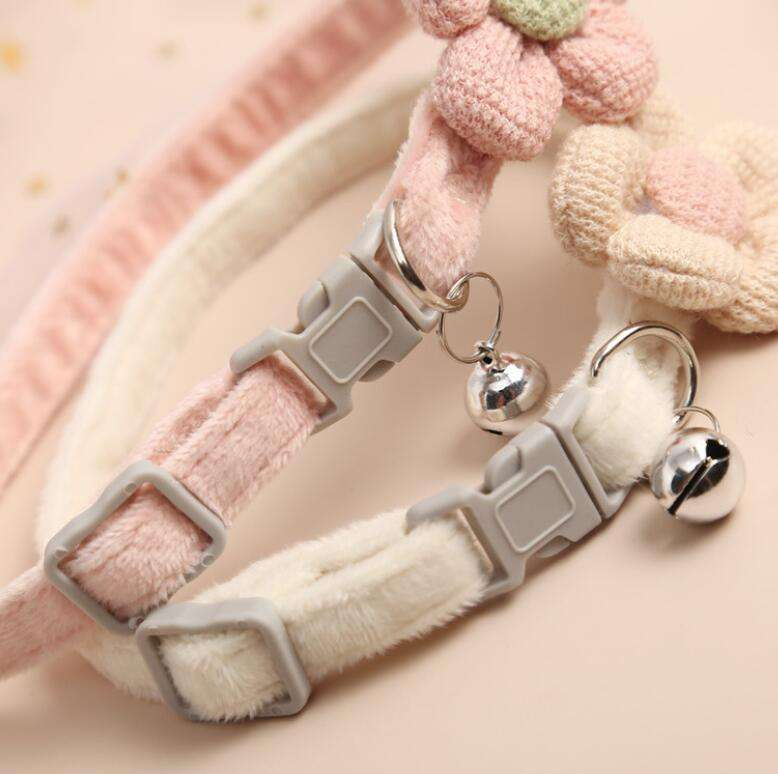 Cute Pet Cat Collar for Small Dog with Bell and Flower for Christmas Lovely Kitty Cheap Fleece for Cat Supply