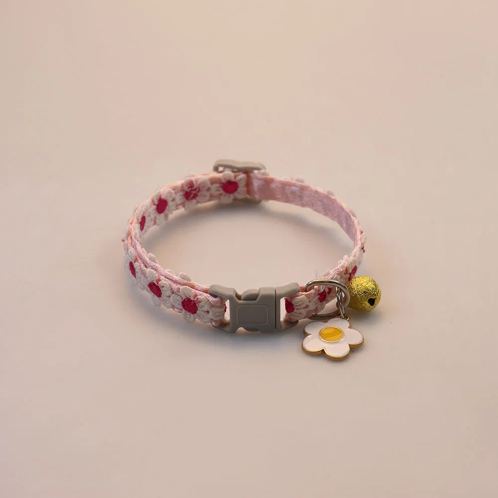 New Design Flowers Cute Cat Collar Preventing Asphyxia with Bell