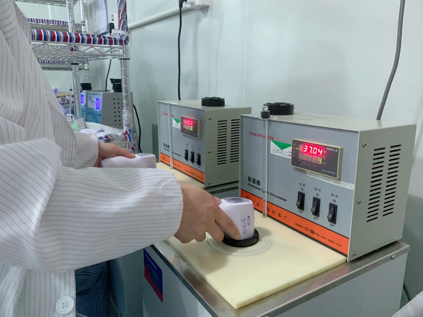 CE (MDR) FDA Approved Medical Forehead Three Back Light Non-Contact Infrared Thermometer