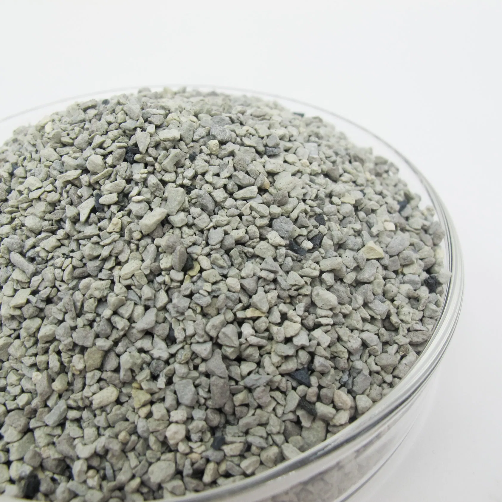 Ezchong Pet Sand Factory 0.5-2.5mm Imported America Ore Sand 1% Active Carbon Cat Litter Bentonite Clay