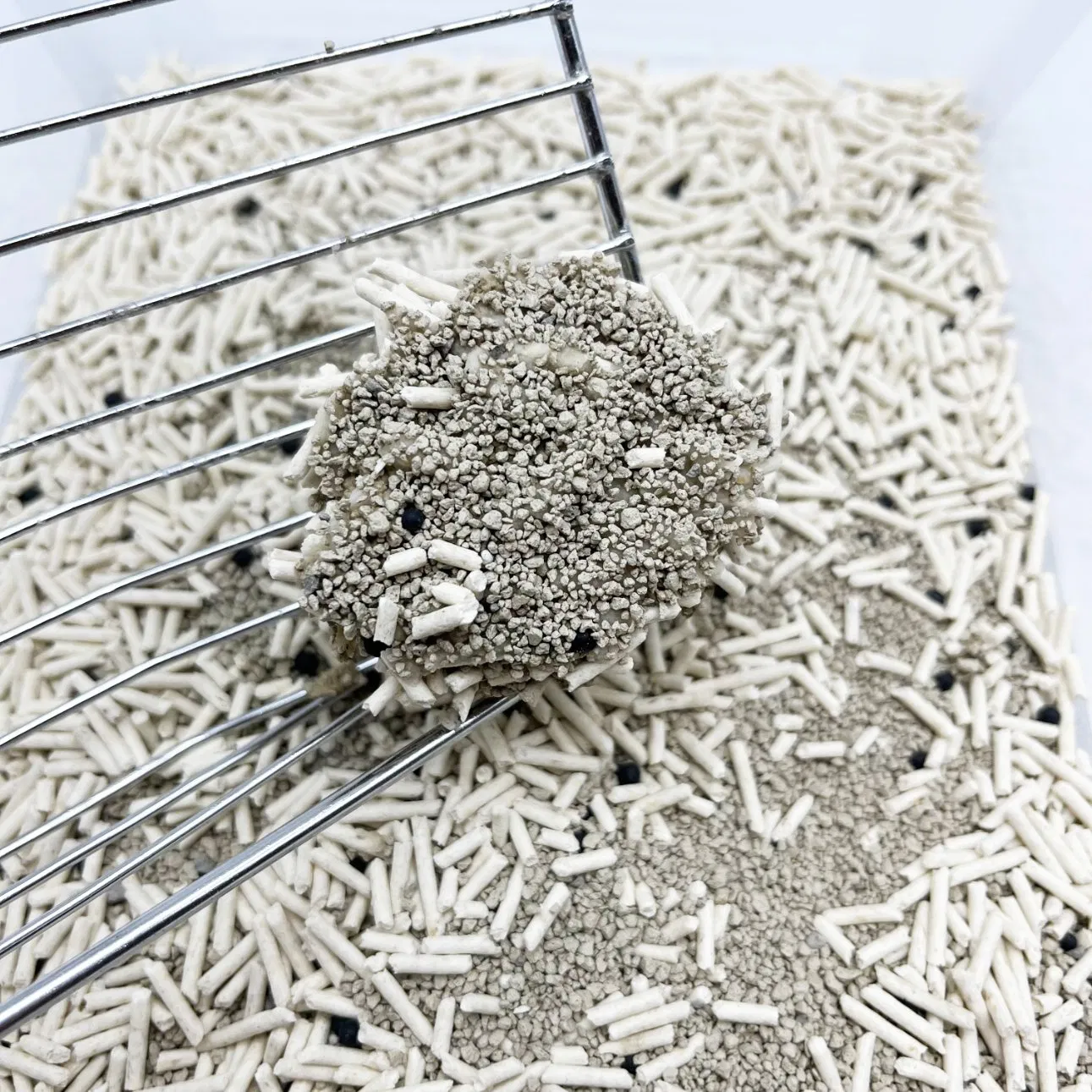 Super Absorbent Strong Deodorant Hard Clumping Flushable Pet Cleaning Product Bentonite Clay Tofu Mixed Kitty Sand 1.5mm Coffee Flavored Tofu Cat Litter