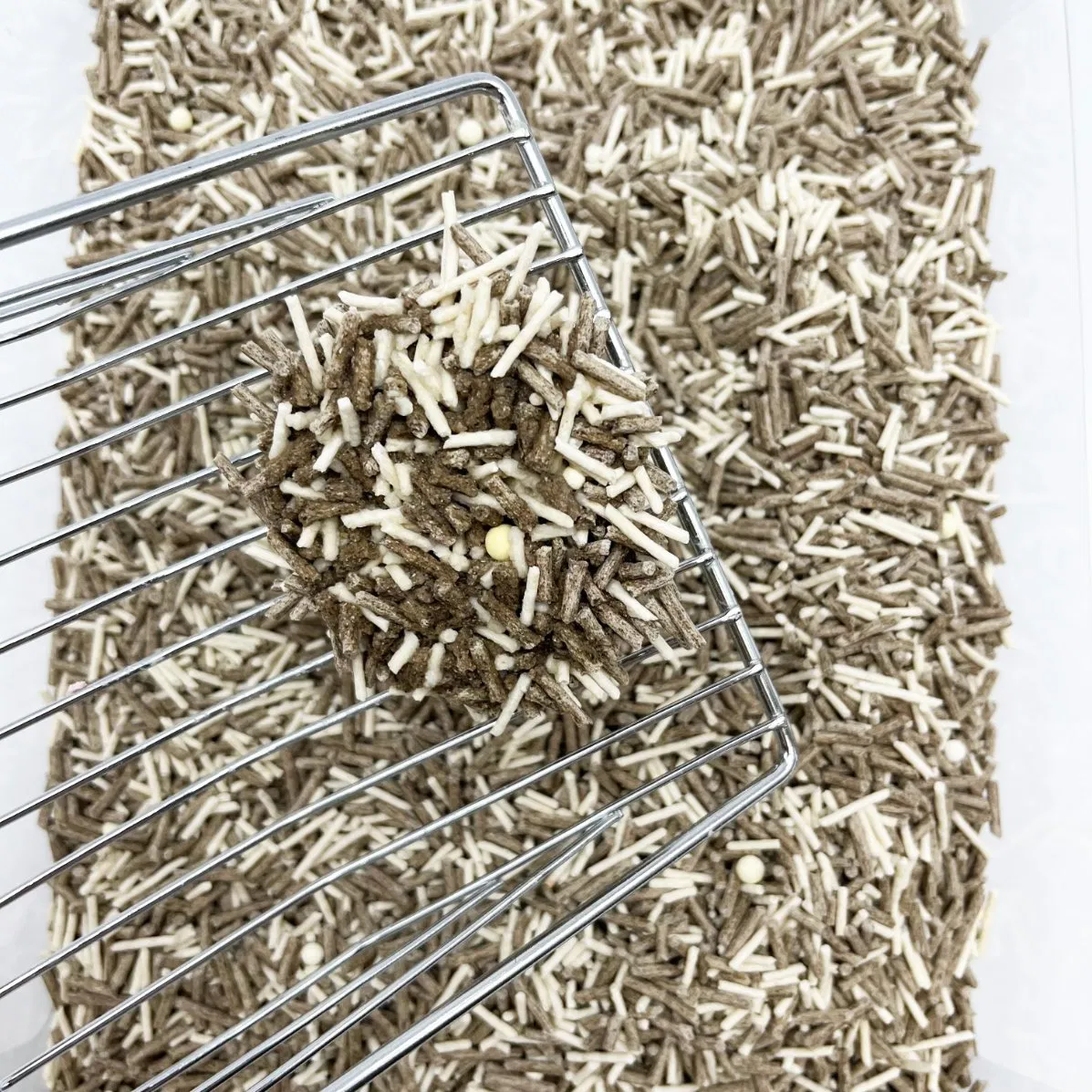 Super Absorbent Strong Deodorant Hard Clumping Flushable Pet Cleaning Product Bentonite Clay Tofu Mixed Kitty Sand 1.5mm Coffee Flavored Tofu Cat Litter