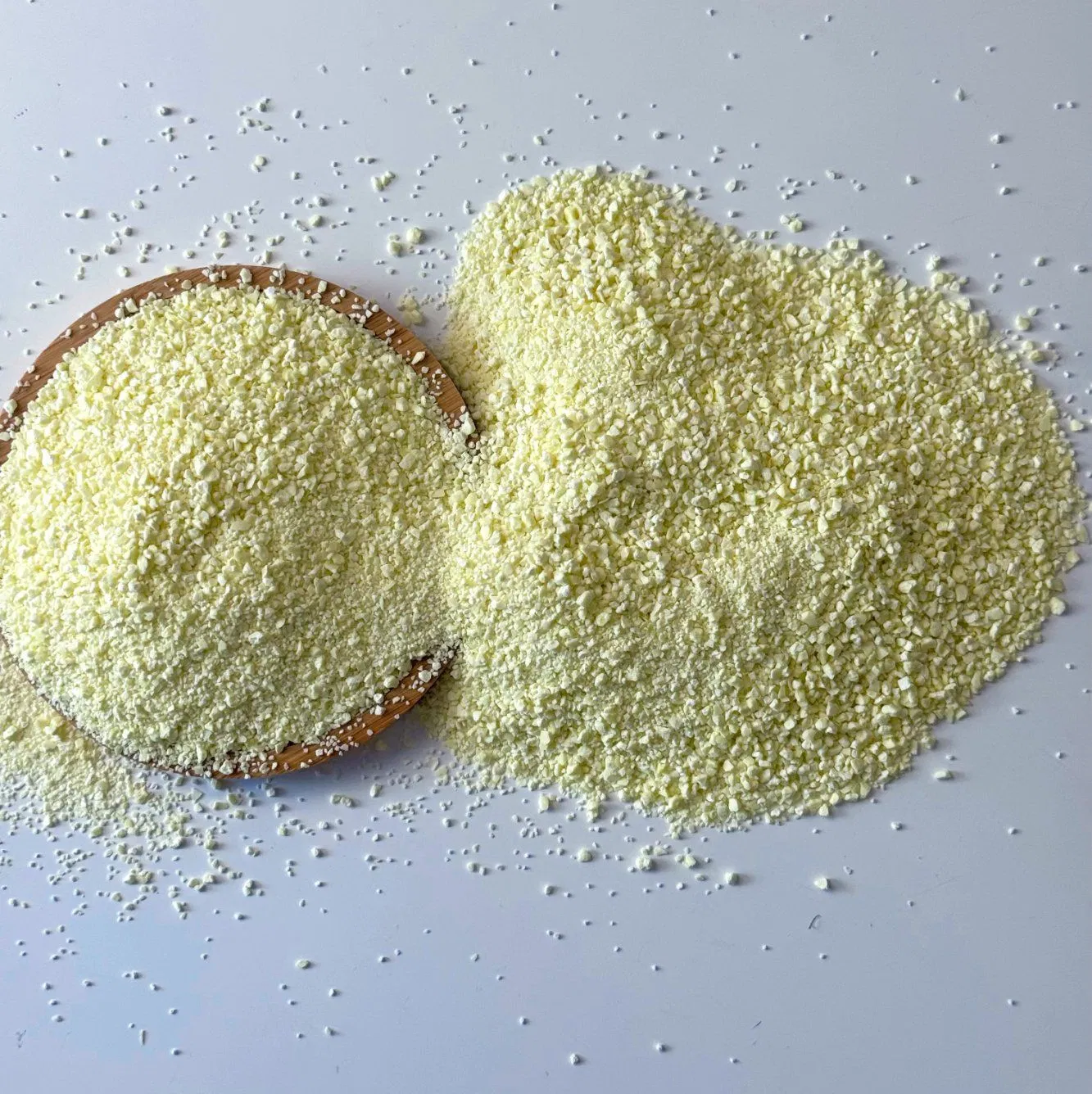 Premium Cassava Cat Litter: Natural Odor Control and Clumping Power