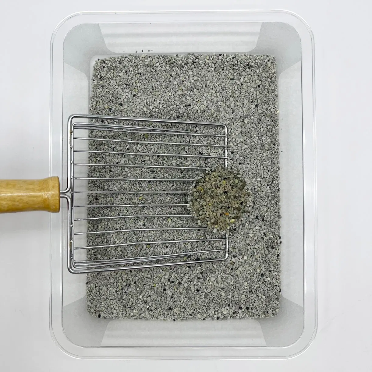 Ezchong Pet Sand Factory 0.5-2.5mm Imported America Ore Sand 1% Active Carbon Cat Litter Bentonite Clay