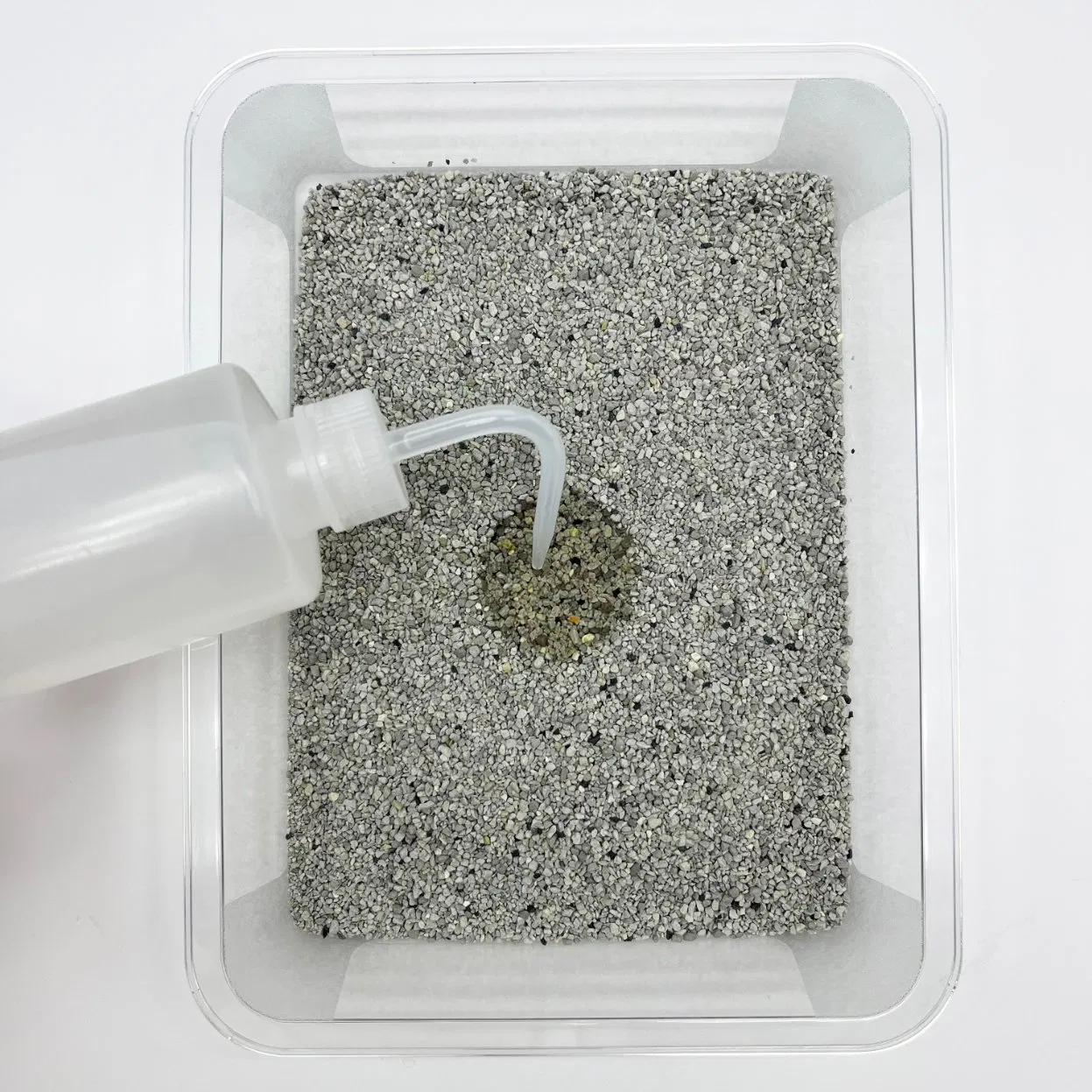 Ezchong Pet Sand Factory 0.5-2.5mm Imported America Ore Sand 1% Active Carbon Cat Litter Bentonite Clay