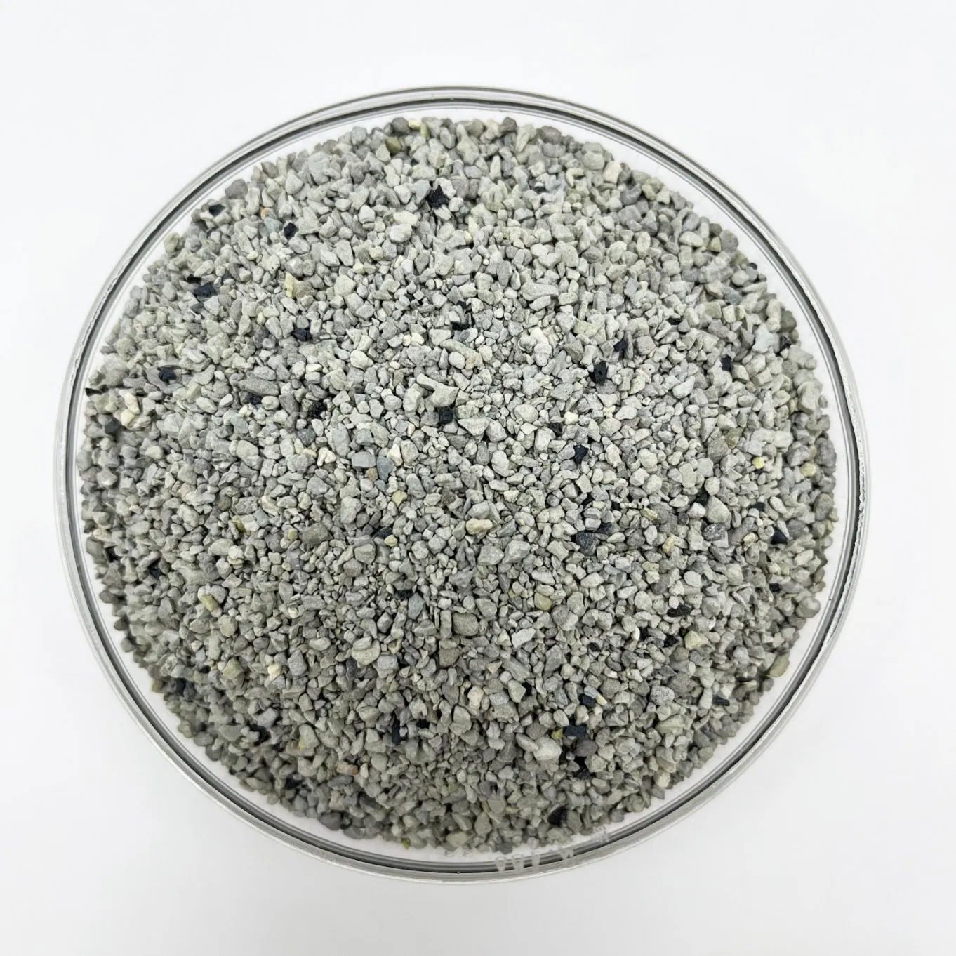 Ezchong Pet Sand Factory 0.5-2.5mm Imported America Ore Sand 1% Active Carbon Cat Litter Bentonite Clay