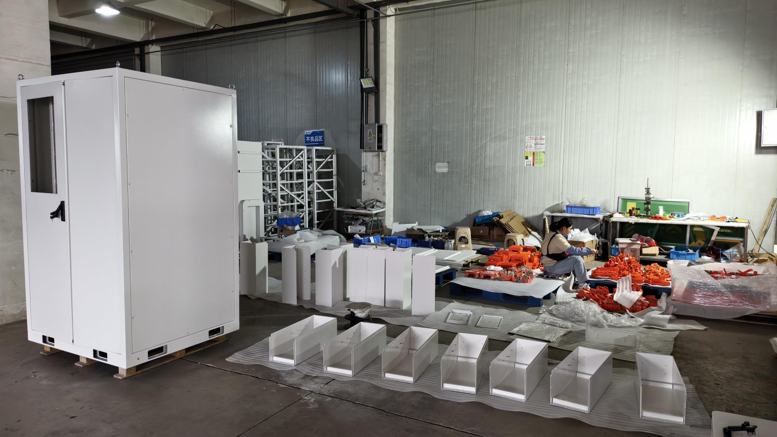 Product assembling process at Phlox Energy factory