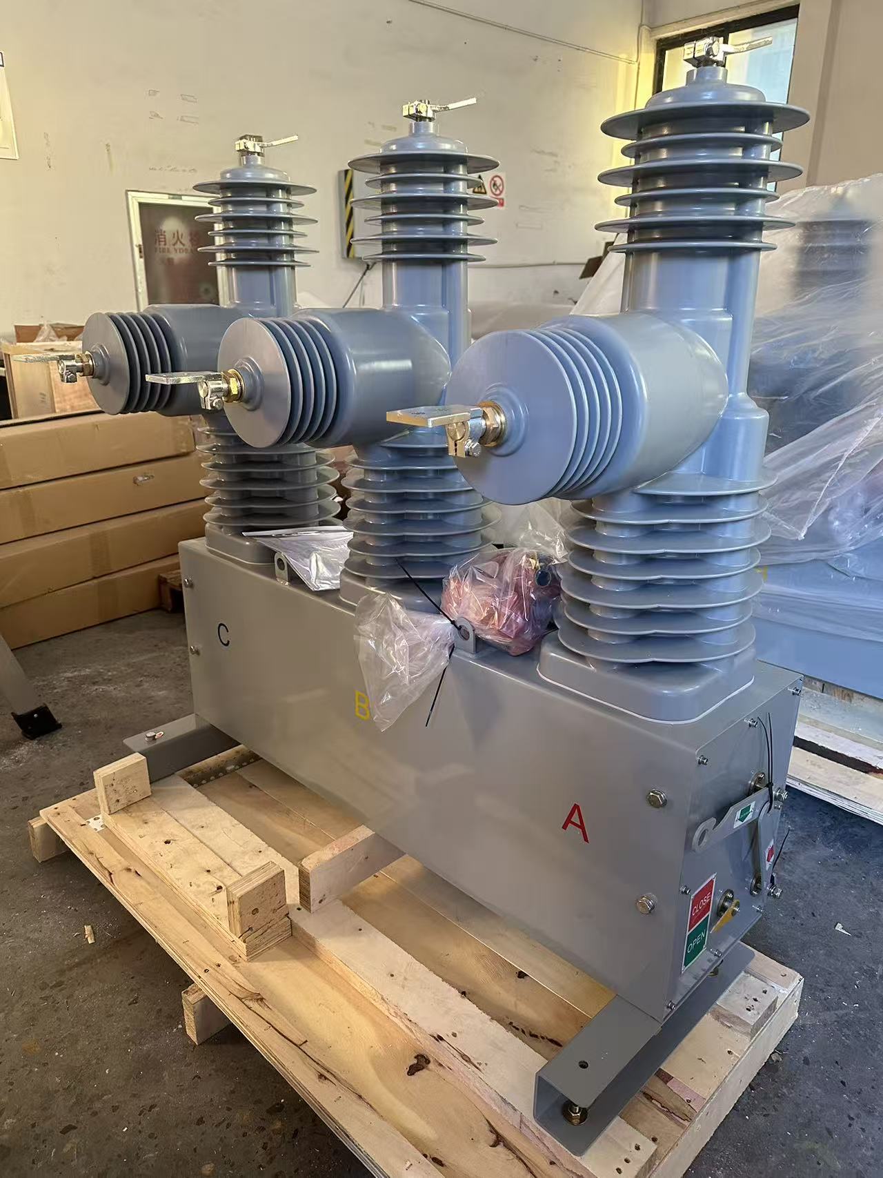 Microprocessor Based Pole Mounted Automatic Circuit Recloser ACR 34.5KV 800A Three Phase Tripolar