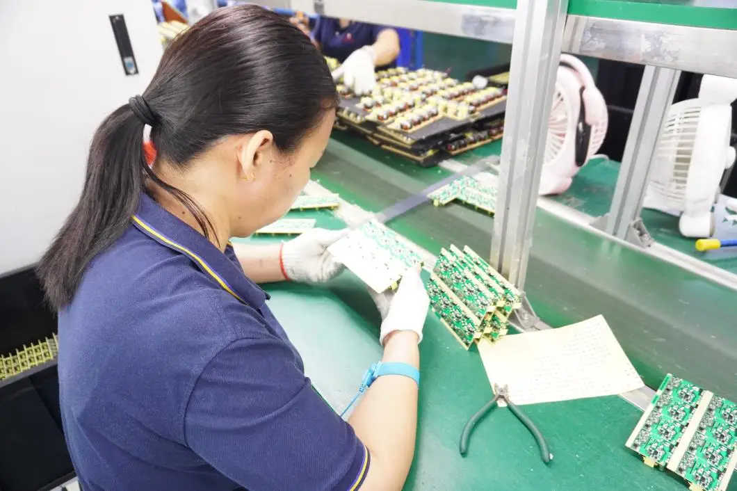 PCB board inspection and quality check at Laisen