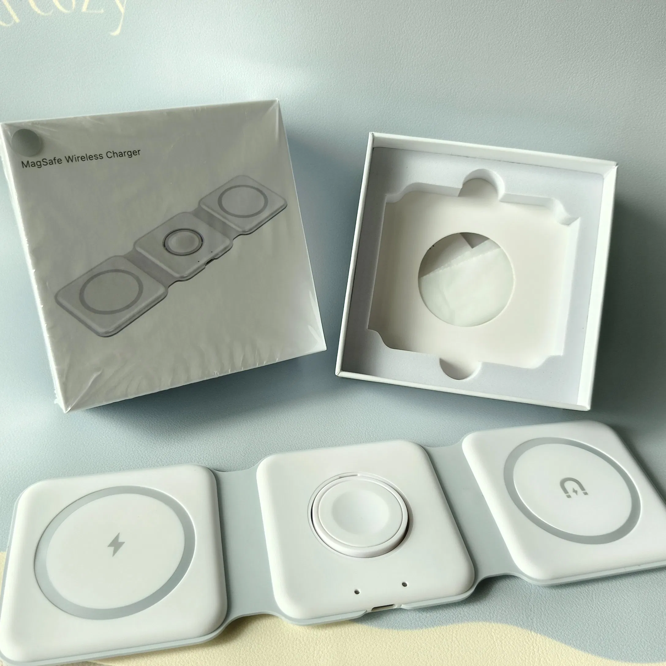 High Quality Magsafe Wireless Charger 3-in-1 Charger Magnetic Charger Magnetic Charger Dual Charges Phone Watch No Damage Reliable Charging Port USB-C