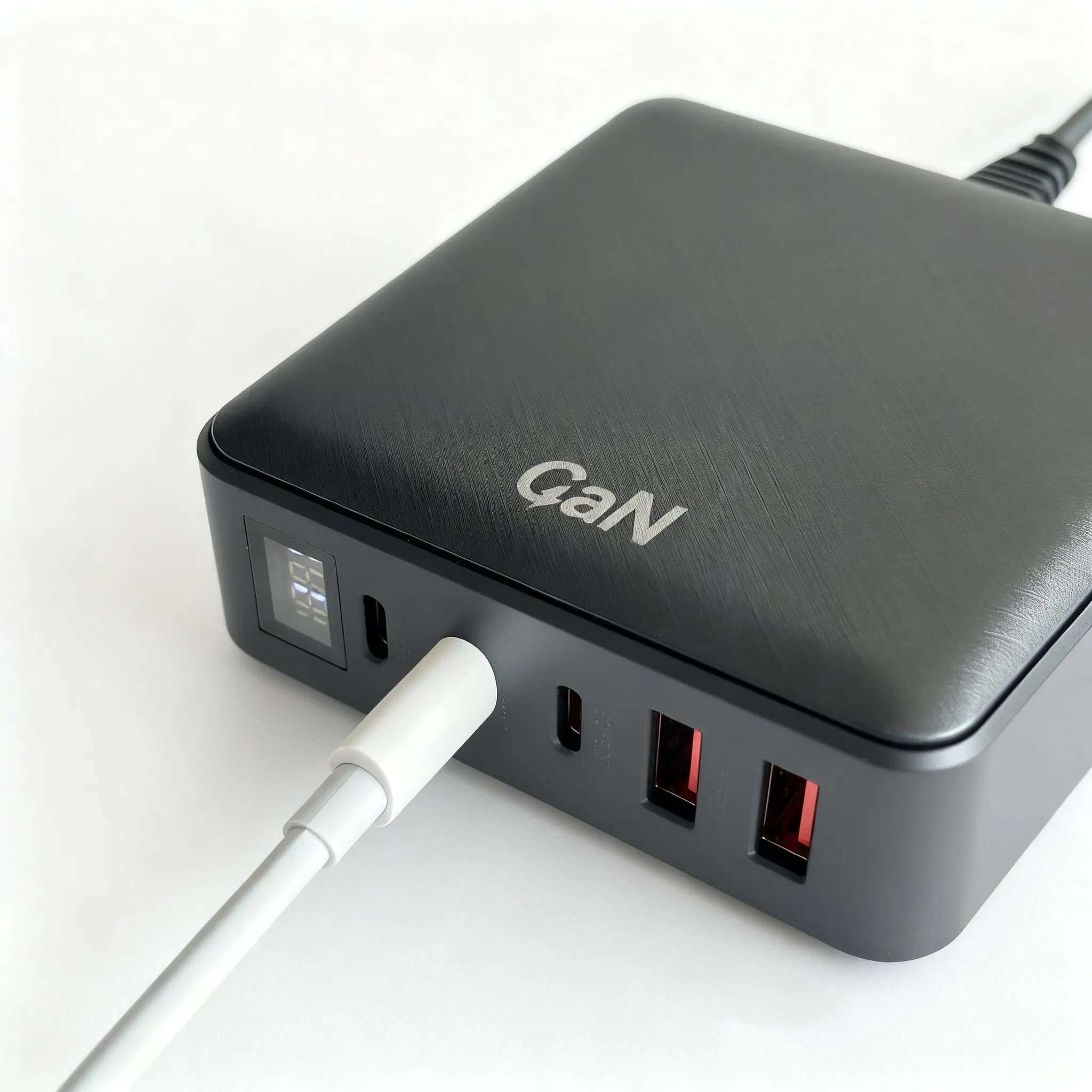 High-Speed 160W GaN USB-C Charger for MacBook and Samsung