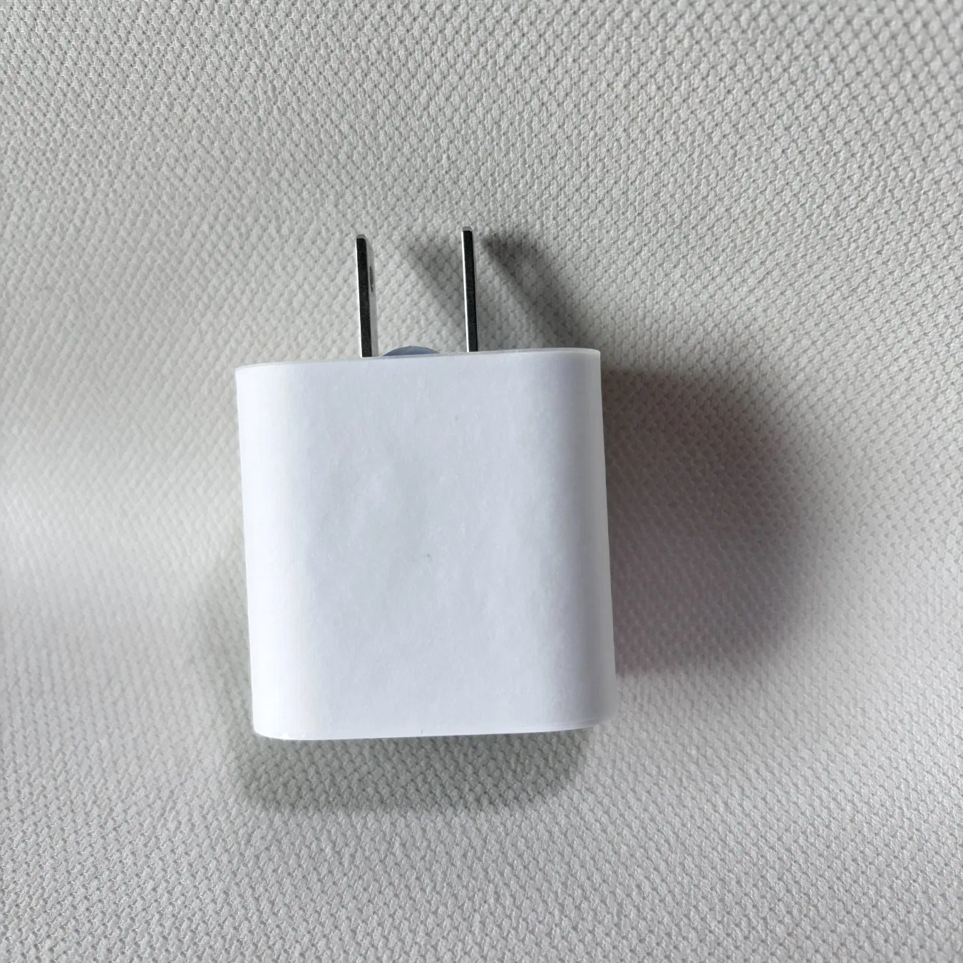 Top1, High-Quality Product, Factory Wholesale Price! New Travel Charging Companion! Compact Tri-Plug with USB-C Fast Charge for All Phones