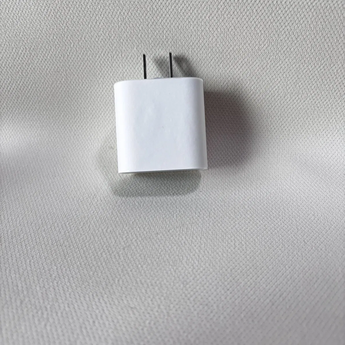 Top1, High-Quality Product, Factory Wholesale Price! New Travel Charging Companion! Compact Tri-Plug with USB-C Fast Charge for All Phones