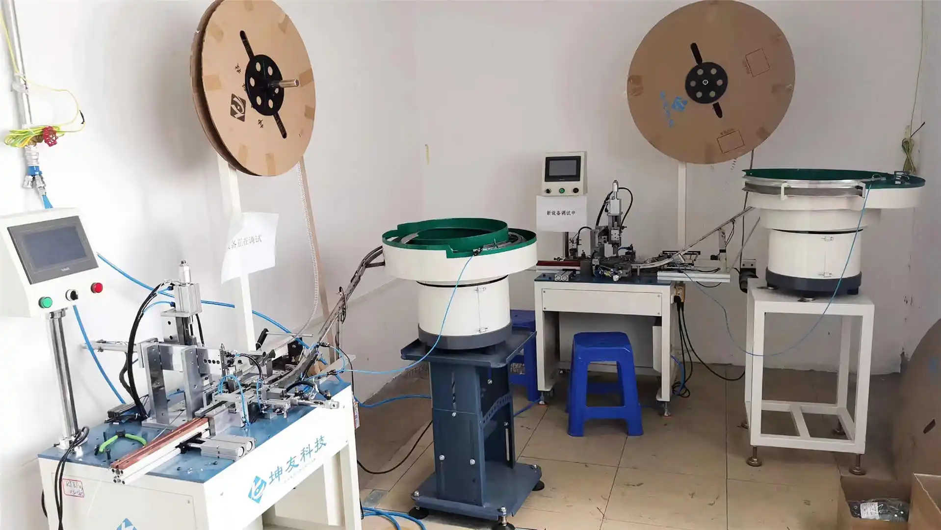 Automatic terminal machine for cable production