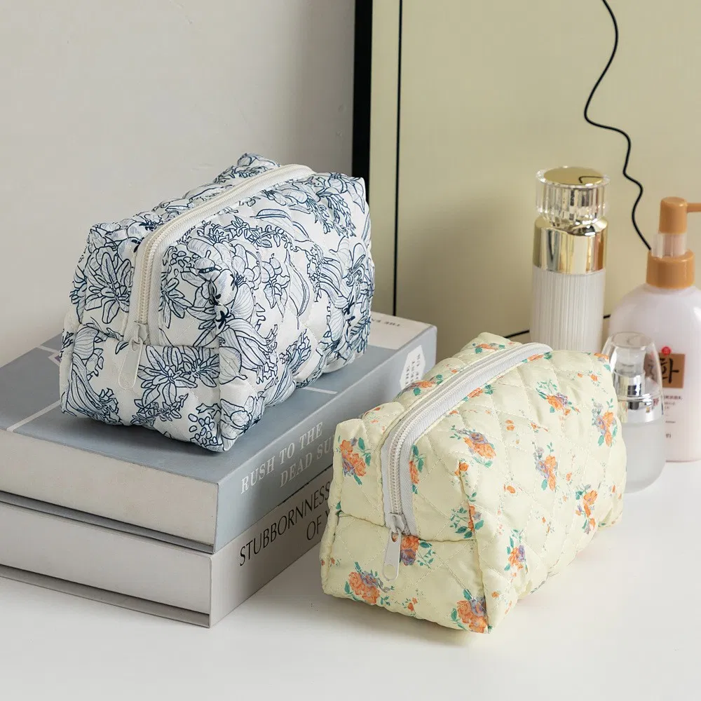 Bolsa de almacenamiento de maquillaje cosmético acolchada floral de gran capacidad para viajes