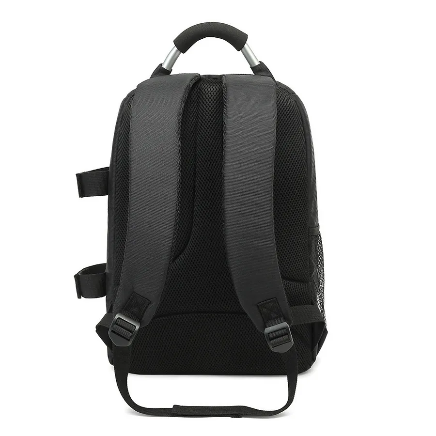 Diseño ergonómico trasero y correas transpirables