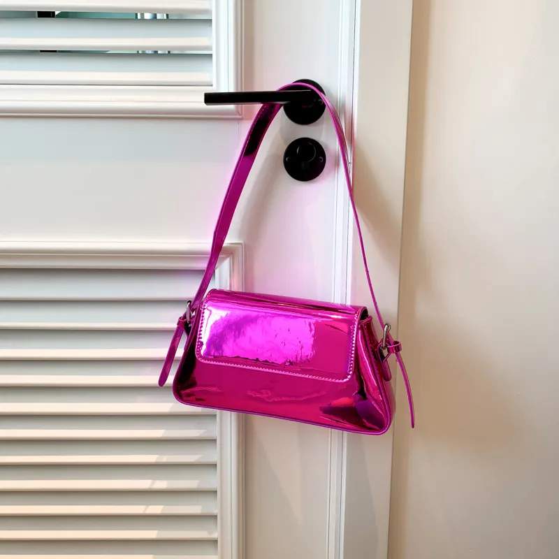 Bolso baguette de mujer de charol elegante, textura brillante, bolso de hombro y axila