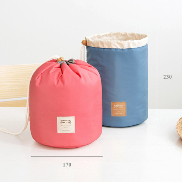 Bolsa organizadora de maquillaje de viaje con forma de barril y cordón
