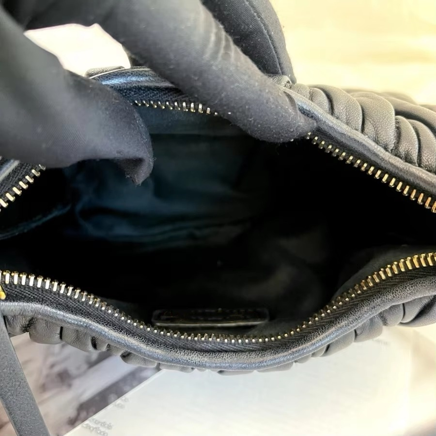 2026 Nueva bolsa hobo de cuero genuino con diseño de diamante acolchado, cierre de cremallera, broche de metal, duradera, suave, gran capacidad, algodón para la playa