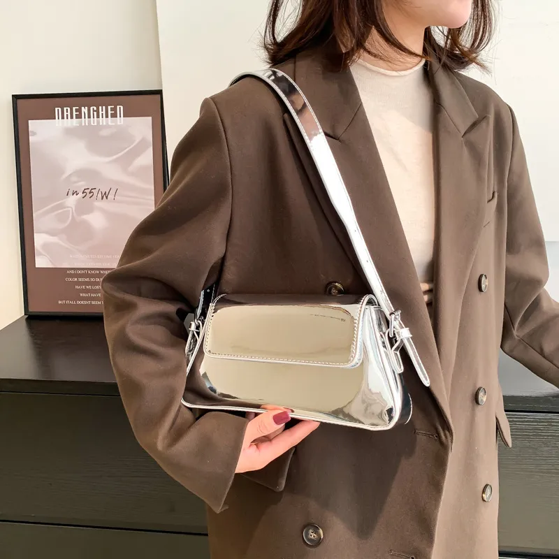Bolso baguette de mujer de charol elegante, textura brillante, bolso de hombro y axila