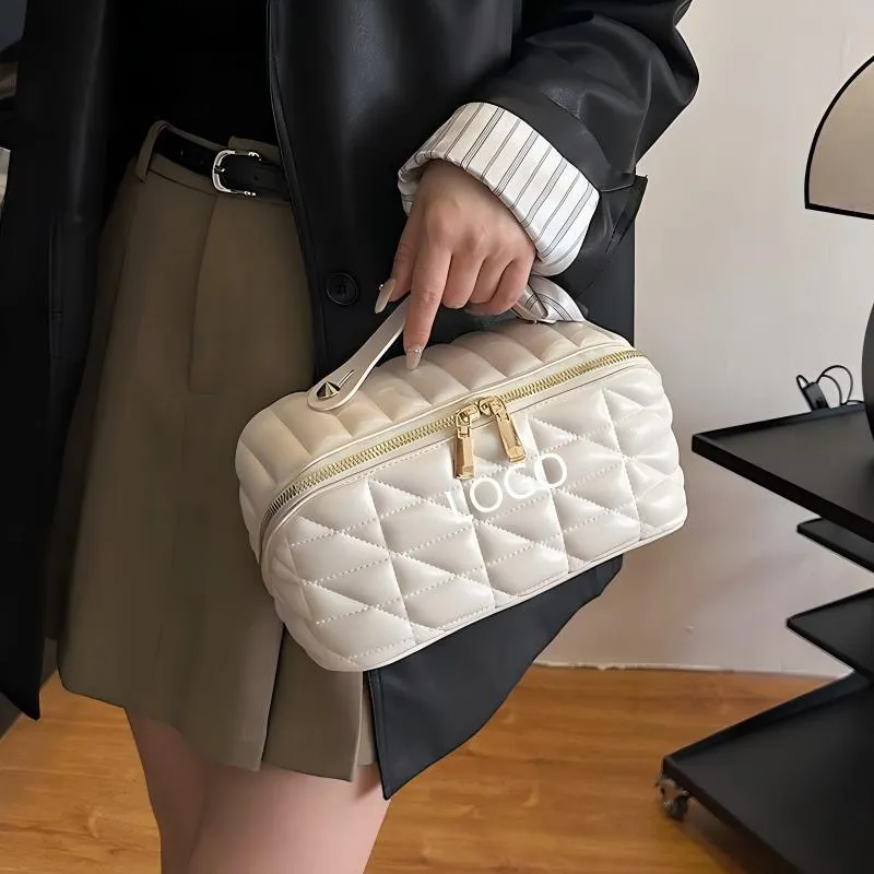 Detalle de bolsa de cosméticos 4