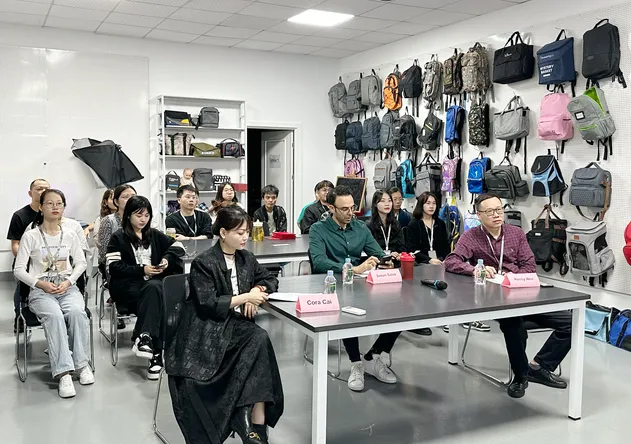 Mochila cruzada grande y versátil para viajes y aventuras