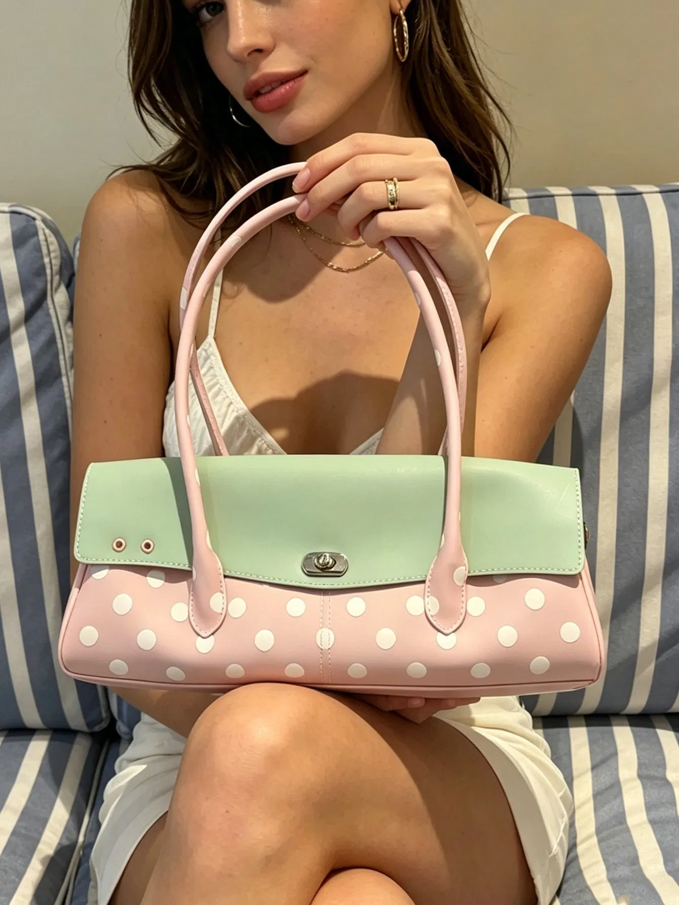 Wx2928 Bolso cruzado tipo baguette de lunares estilo gelatina