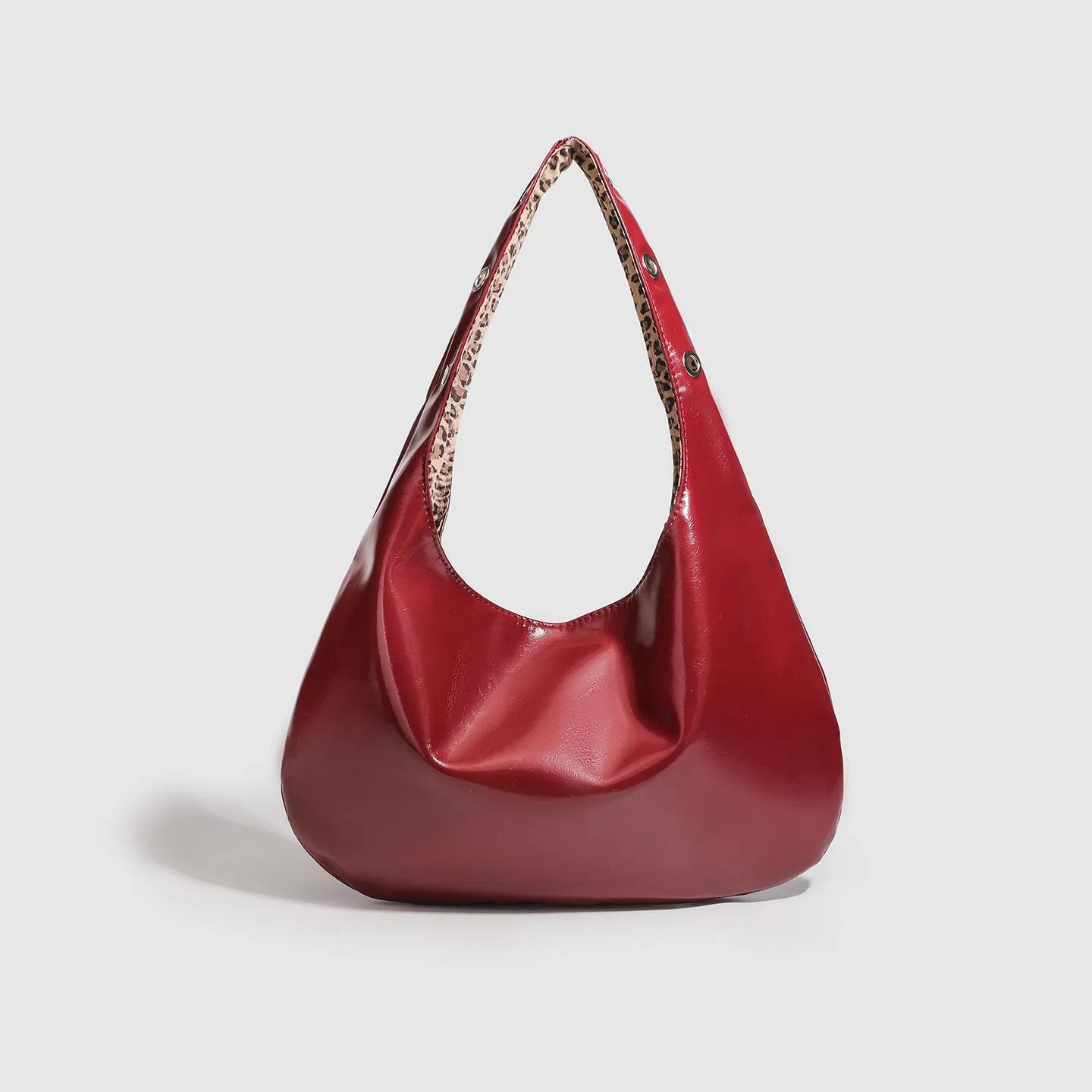Bolsa de aceite y bolsa de cita médica con bolsa que huele a moho y bolsas de lujo y bolsa de pañales