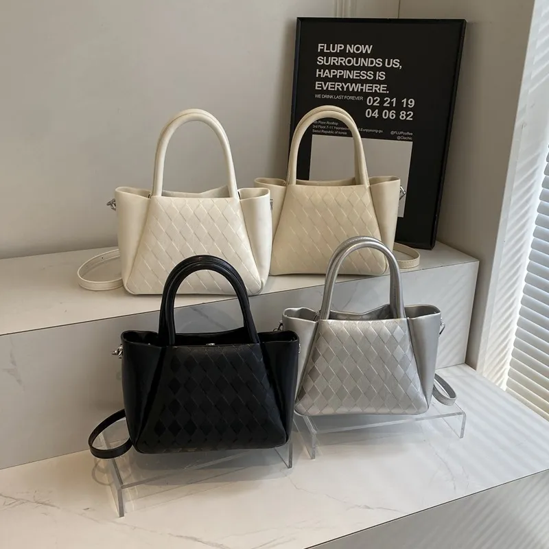 Bolso Tote de Diamante Acolchado para Mujeres en Negro con Asas Superiores y Correa Cruzada Desmontable