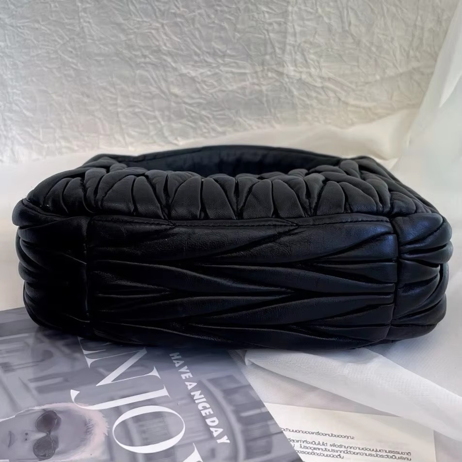 2026 Nueva bolsa hobo de cuero genuino con diseño de diamante acolchado, cierre de cremallera, broche de metal, duradera, suave, gran capacidad, algodón para la playa