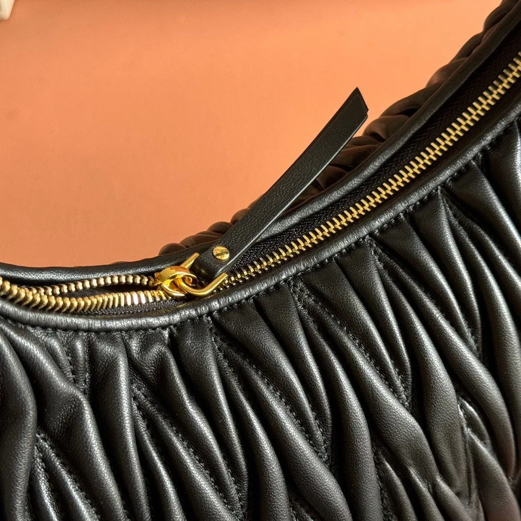 2026 Nueva bolsa hobo de cuero genuino con diseño de diamante acolchado, cierre de cremallera, broche de metal, duradera, suave, gran capacidad, algodón para la playa