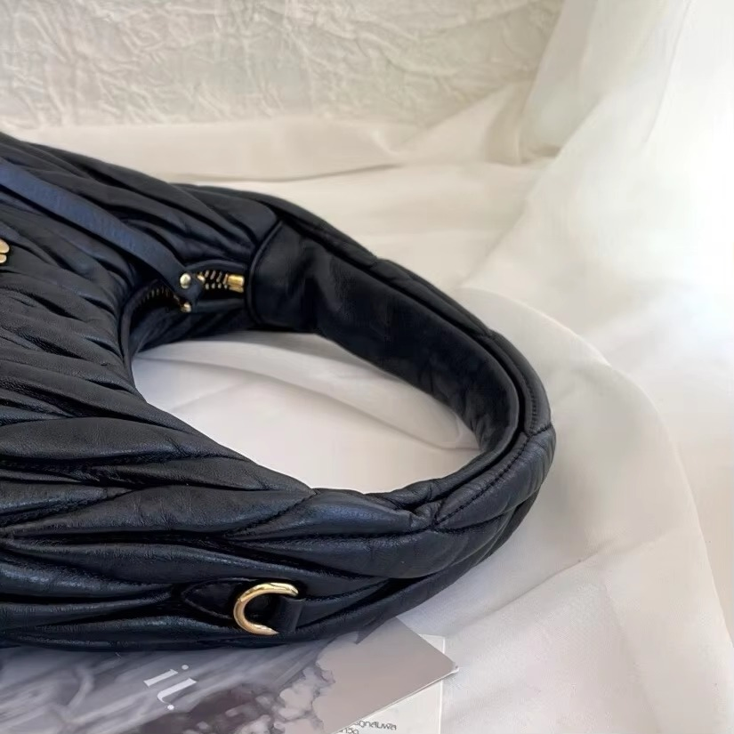 2026 Nueva bolsa hobo de cuero genuino con diseño de diamante acolchado, cierre de cremallera, broche de metal, duradera, suave, gran capacidad, algodón para la playa