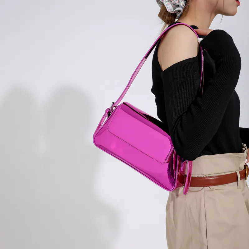 Bolso baguette de mujer de charol elegante, textura brillante, bolso de hombro y axila