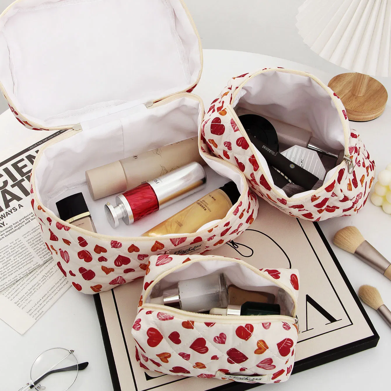 Feliz Día de San Valentín Regalo de Moda Conjunto de Neceseres de Maquillaje Personalizar Etiqueta de Logo Diseño de Corazón Rojo Material de Algodón Bolsa de Belleza Cosmética de Viaje