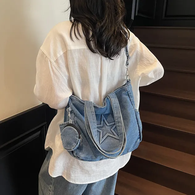 Detalle de bolsa de mujer