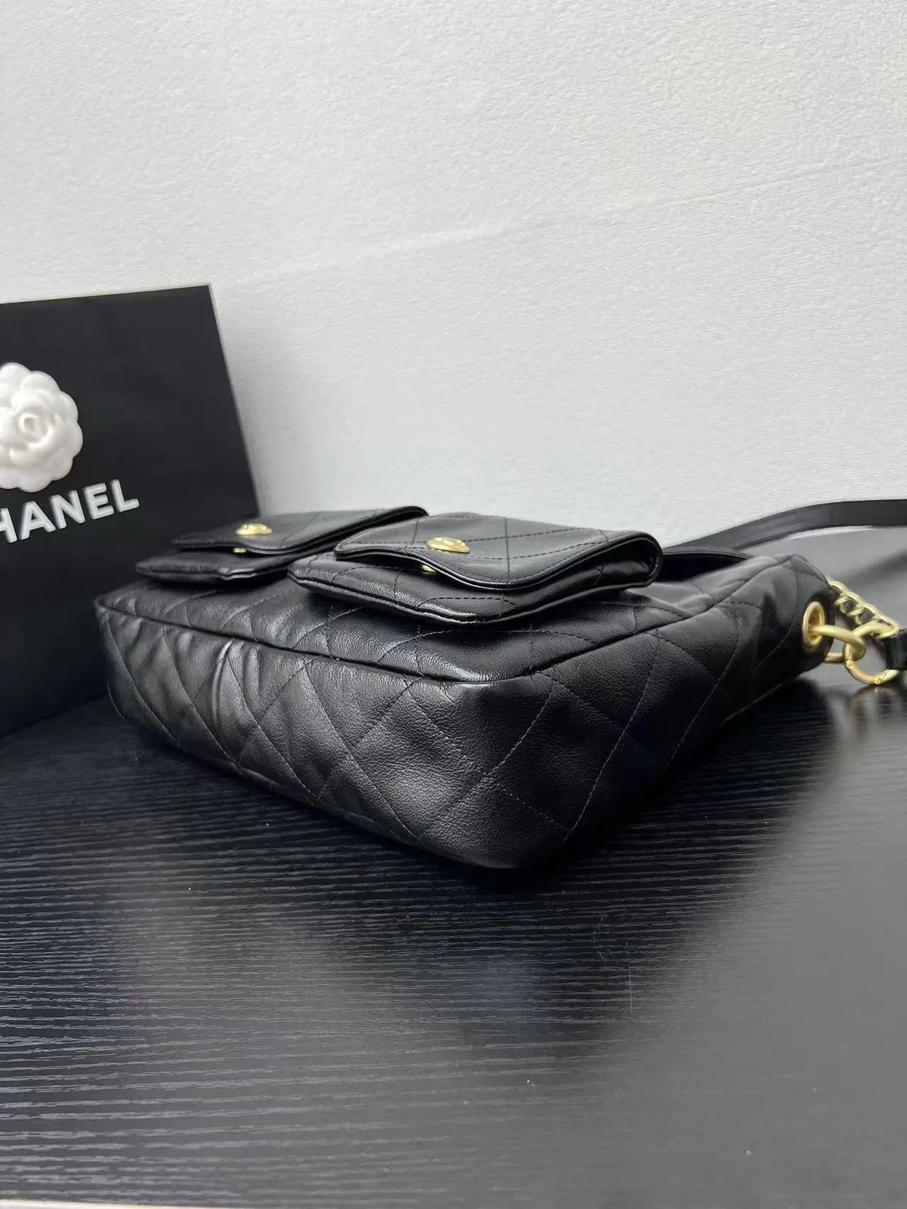 Bolso de Hombro Replica de Diseñador Premium 1: 1 Negro Acolchado de Piel de Cordero Estilo Mensajero con Herrajes en Tonos Plateados Calidad Auténtica Copia Perfecta Gran Capacidad Bandolera