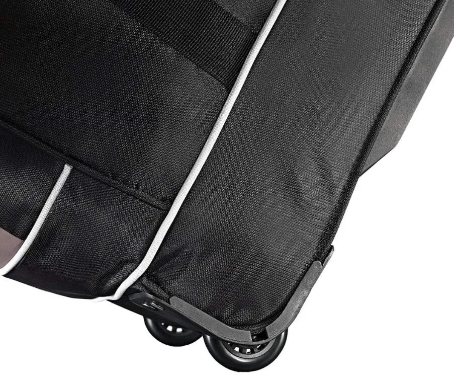 Detalle de bolsa de viaje para deporte y gimnasio