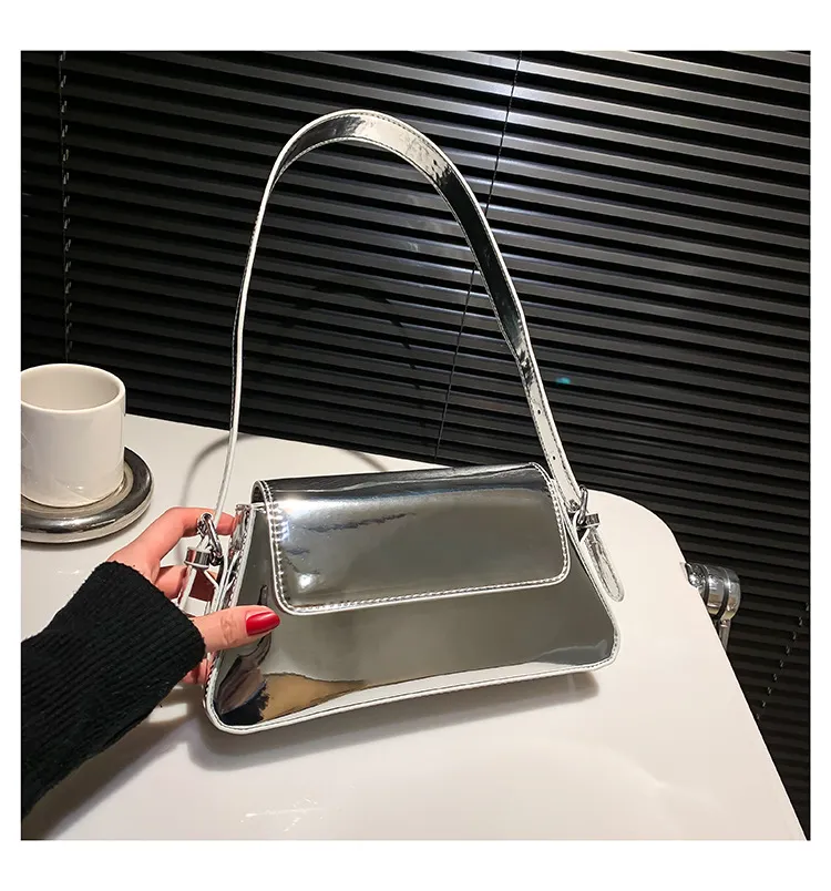 Bolso baguette de mujer de charol elegante, textura brillante, bolso de hombro y axila