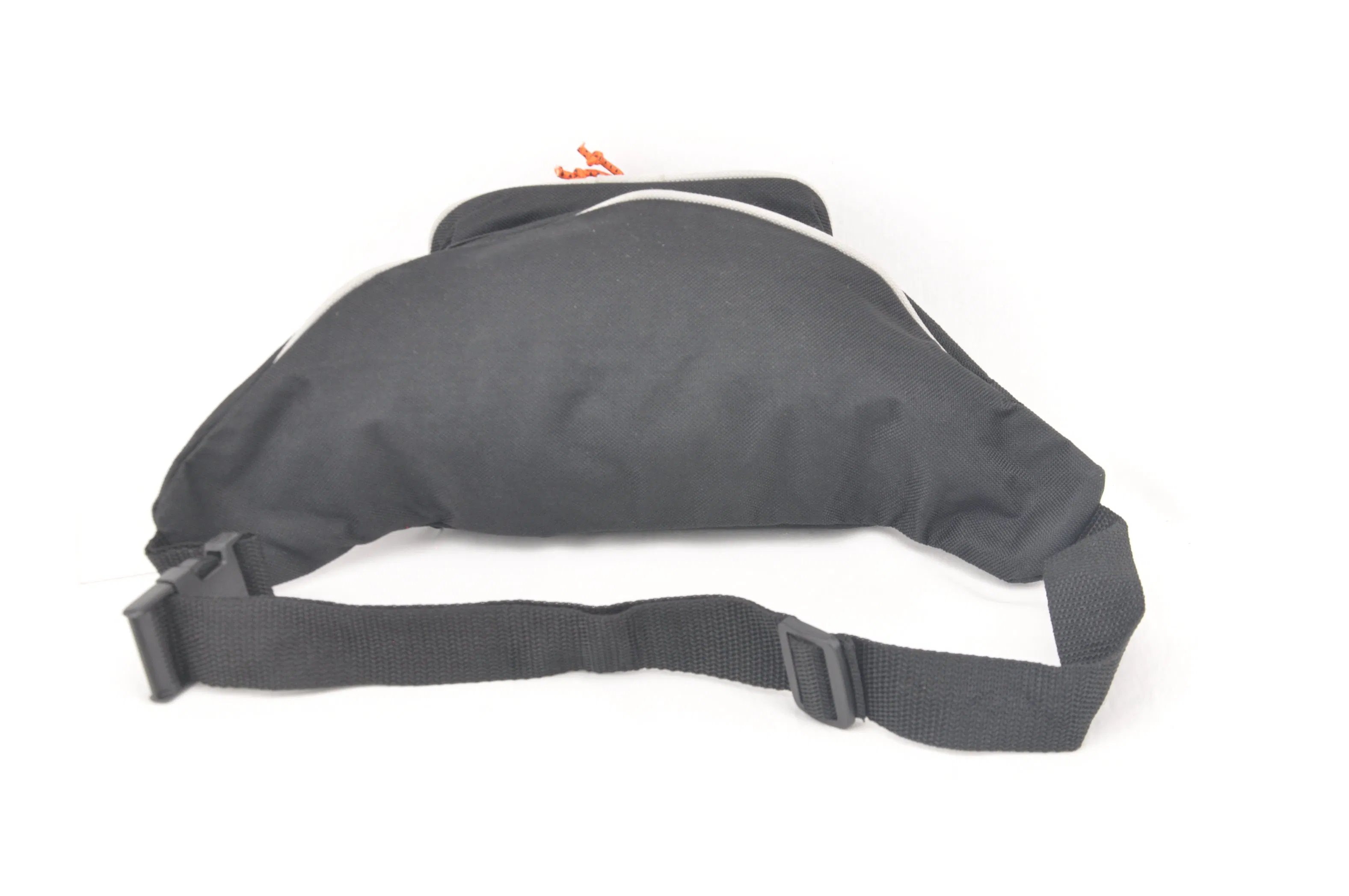 Cuatro mochilas de cadera con sistema de bungee y cuatro bolsillos con cremallera